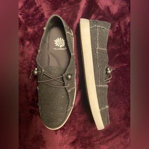 Yellow box gray flats